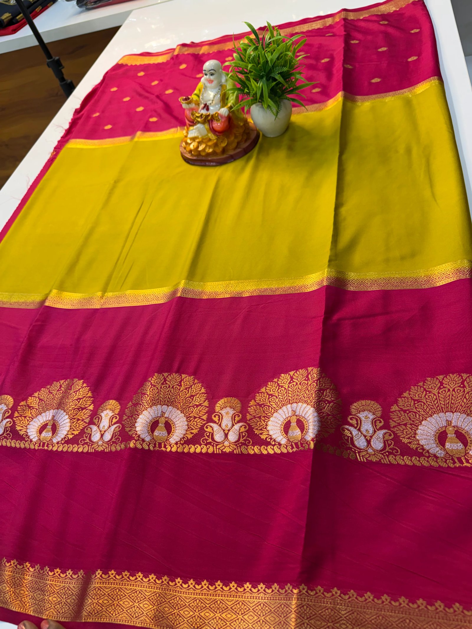 Mysore Crepe Silk Saree with Checks Pattern And Elephant Border